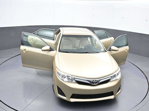 Used 2012 Toyota Camry LE FWD image 44