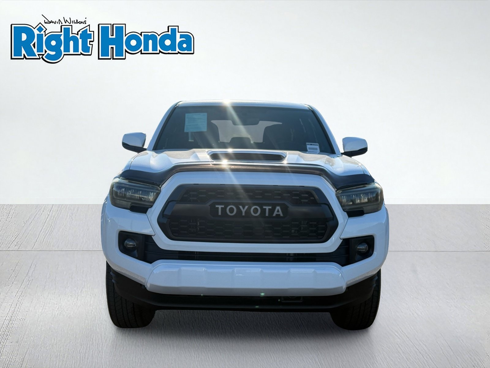 Used 2017 Toyota Tacoma TRD Sport w/ Tow Package RWD image 5