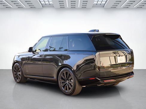 Used 2025 Land Rover Range Rover SE image 7