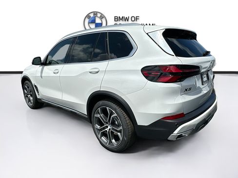 New 2026 BMW X5 sDrive40i w/ Premium Package RWD image 3