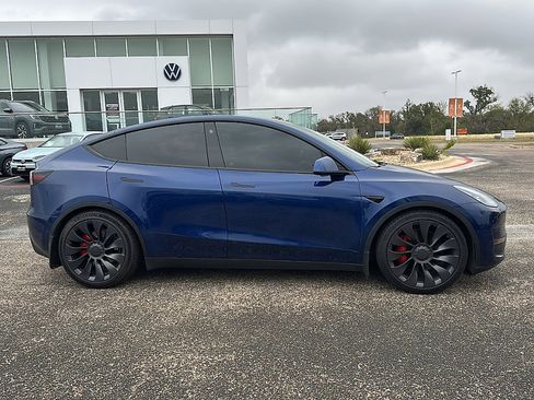 Used 2022 Tesla Model Y Performance image 9