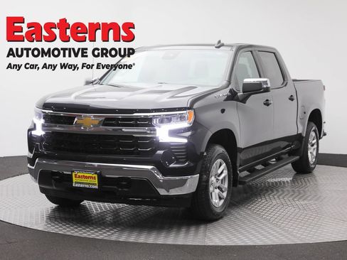 Used 2022 Chevrolet Silverado 1500 LT AWD/4WD image 1