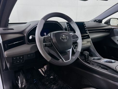 Used 2019 Toyota Avalon Limited image 9