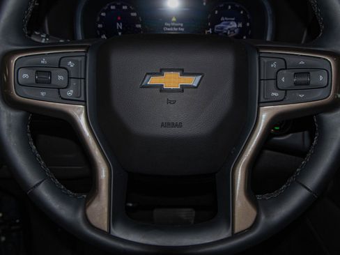 Used 2023 Chevrolet Suburban High Country AWD/4WD image 12