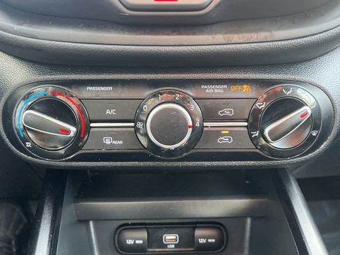 Used 2022 Kia Soul LX image 11