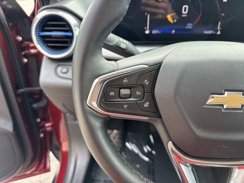 Used 2025 Chevrolet Trax LT w/ LT Convenience Package image 23