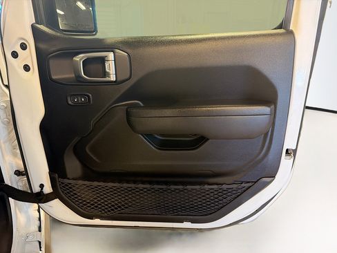 Used 2023 Jeep Wrangler Unlimited image 30