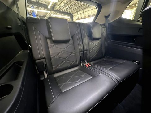 Used 2024 Volkswagen Atlas SE w/ Panoramic Sunroof Package AWD/4WD image 29