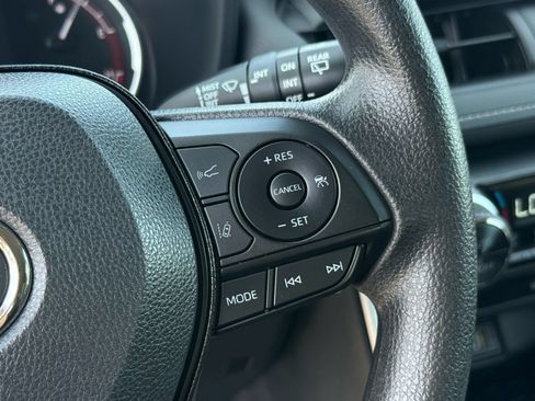 Used 2025 Toyota RAV4 XLE FWD image 18