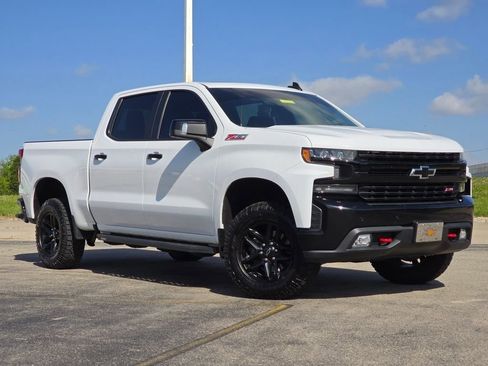 Used 2020 Chevrolet Silverado 1500 LT Trail Boss AWD/4WD image 2