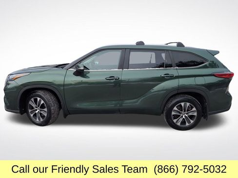 Used 2023 Toyota Highlander XLE image 2