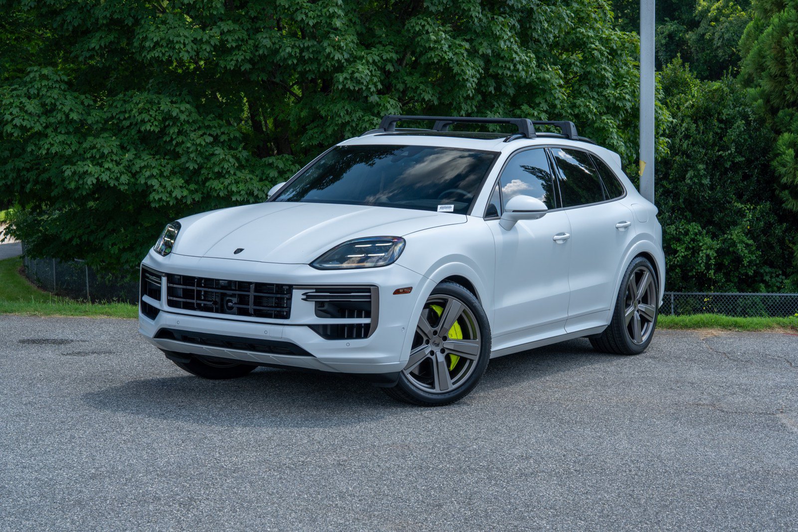 Certified 2025 Porsche Cayenne Turbo AWD/4WD image 1