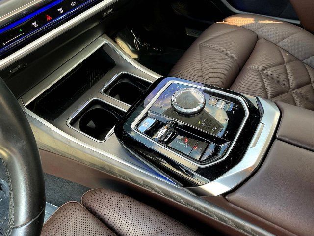 Used 2023 BMW 740i w/ Parking Assistance Package RWD image 19