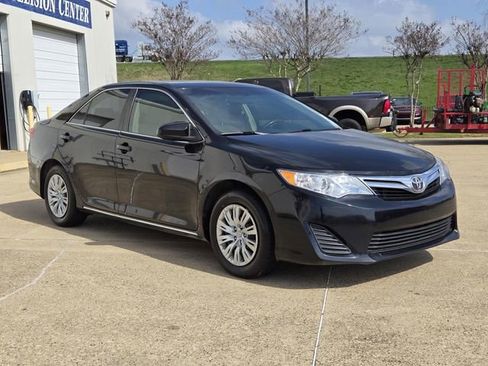 Used 2012 Toyota Camry LE image 3
