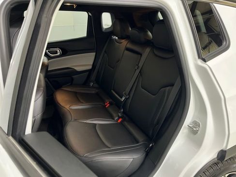 Used 2025 Jeep Compass Limited image 20