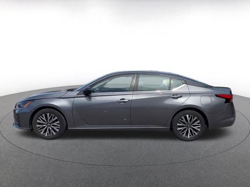 Used 2025 Nissan Altima 2.5 SV FWD image 9