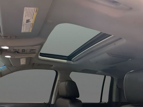 Used 2015 GMC Yukon XL SLT w/ Open Road Package image 19