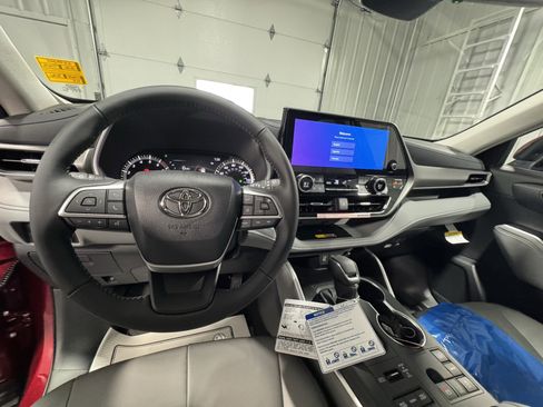New 2026 Toyota Highlander XLE image 31