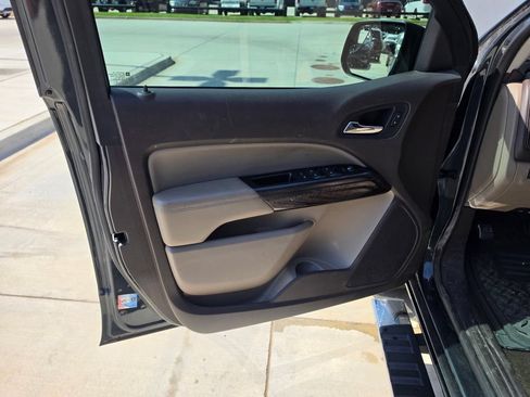 Used 2017 GMC Canyon SLT RWD image 8