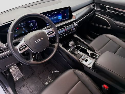 Used 2025 Kia Telluride LX FWD image 7