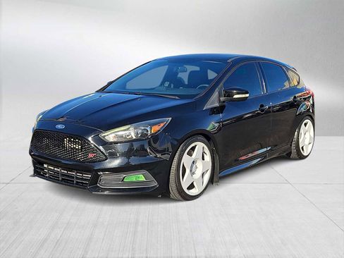 Used 2017 Ford Focus ST w/ Equipment Group 402A image 4
