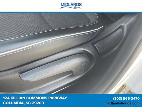Used 2023 Hyundai Venue Limited FWD image 13