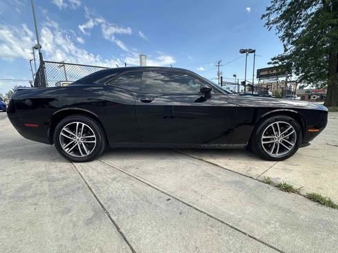 Used 2019 Dodge Challenger SXT AWD/4WD image 4