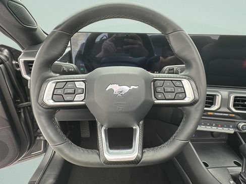 Used 2025 Ford Mustang Premium RWD image 17