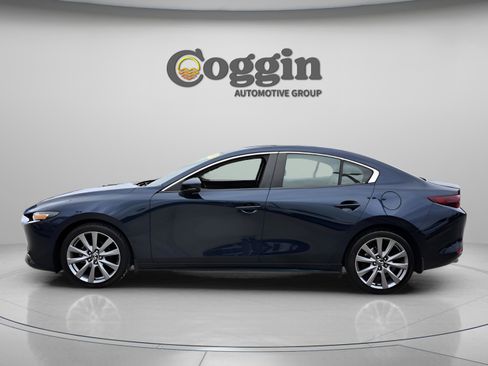 Used 2019 MAZDA MAZDA3 Sedan w/ Preferred Package image 2