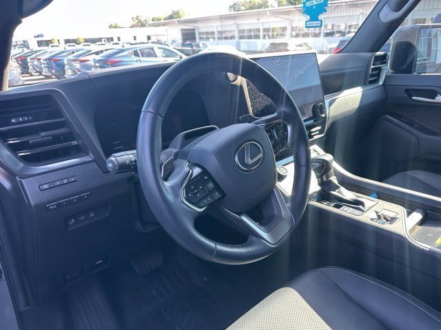 Used 2024 Lexus GX 550 w/ Cold Area Package AWD/4WD image 18