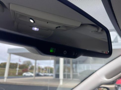 Used 2016 Chrysler Town & Country Touring w/ Driver Convenience Group image 27