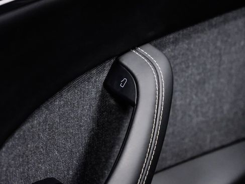 Used 2022 Tesla Model X image 40