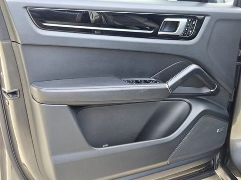 Used 2019 Porsche Cayenne image 19