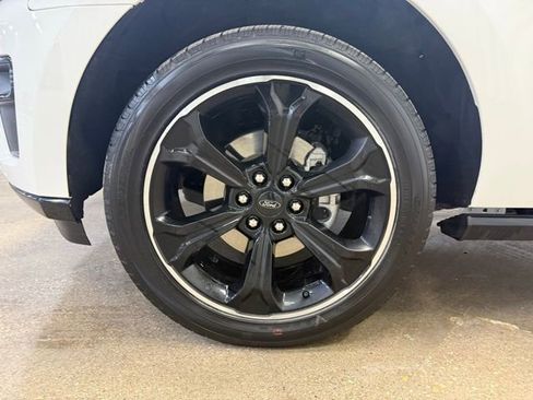 Used 2024 Ford Expedition Max Limited image 32