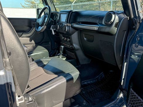 Used 2018 Jeep Wrangler Sport image 11