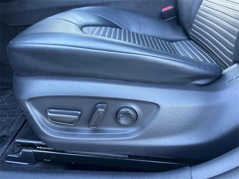 Used 2020 Toyota Camry image 32