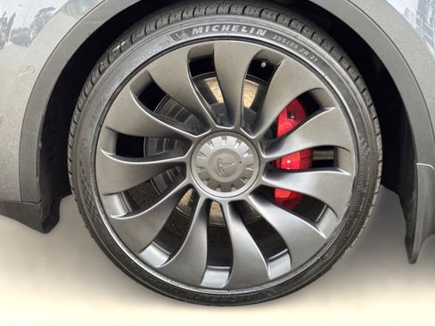 Used 2022 Tesla Model Y Performance AWD/4WD image 12