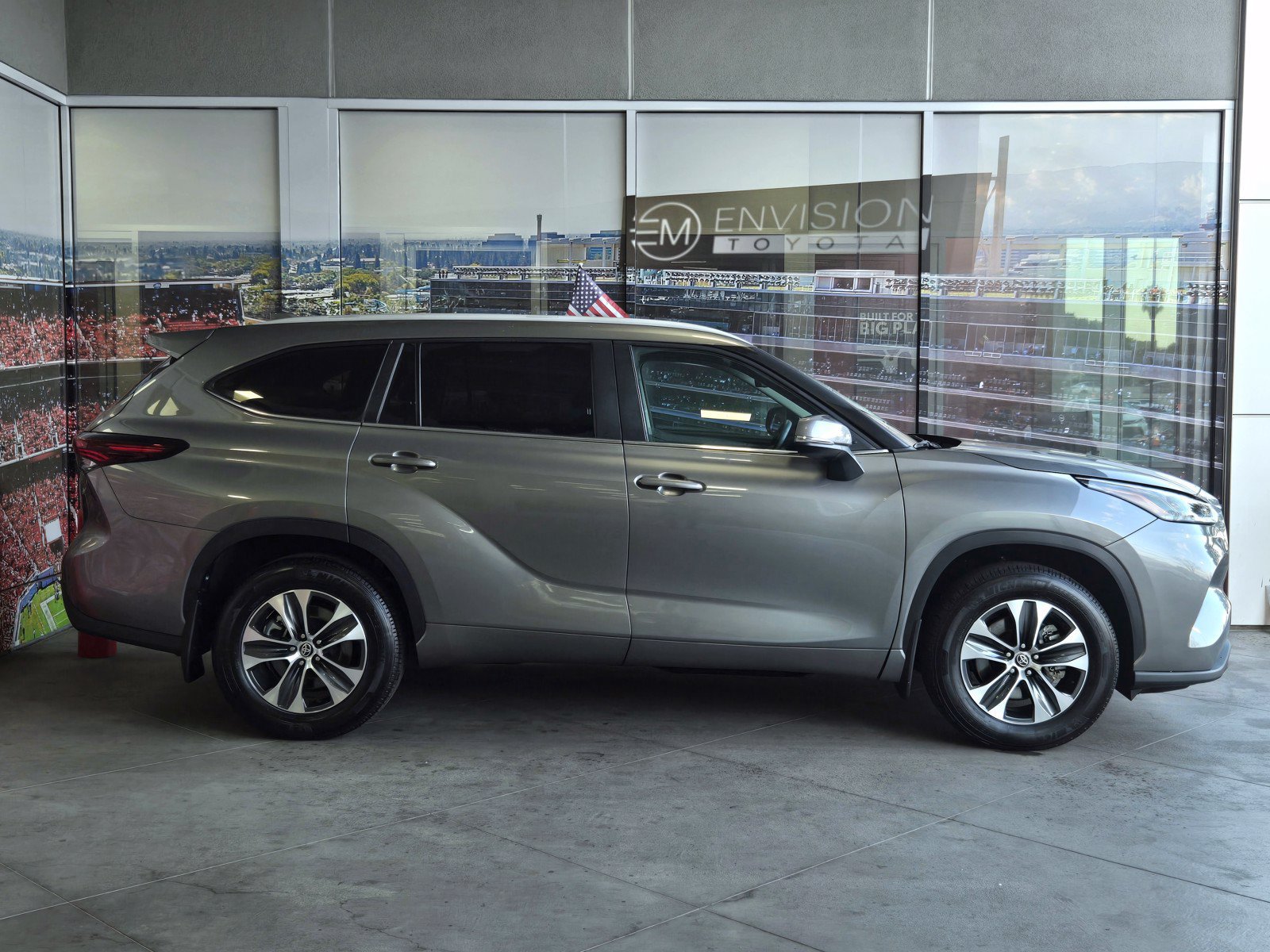 Certified 2026 Toyota Highlander XLE AWD/4WD image 4