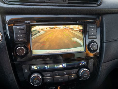 Used 2018 Nissan Rogue SV image 30