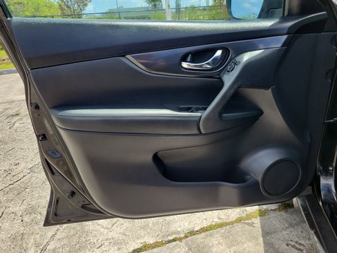 Used 2019 Nissan Rogue SV AWD/4WD image 15