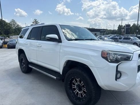 Used 2017 Toyota 4Runner SR5 Premium RWD image 7