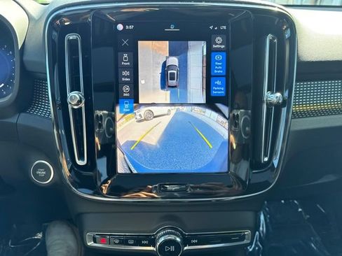 Certified 2025 Volvo XC40 B5 Plus AWD/4WD image 26