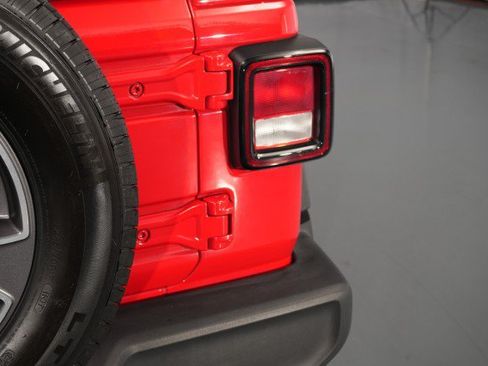 Used 2022 Jeep Wrangler Unlimited Sport w/ Sun And Sound Package AWD/4WD image 18