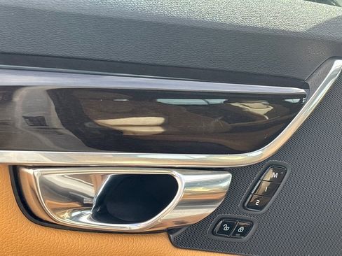 Used 2017 Volvo S90 T6 Momentum w/ Vision Package image 8