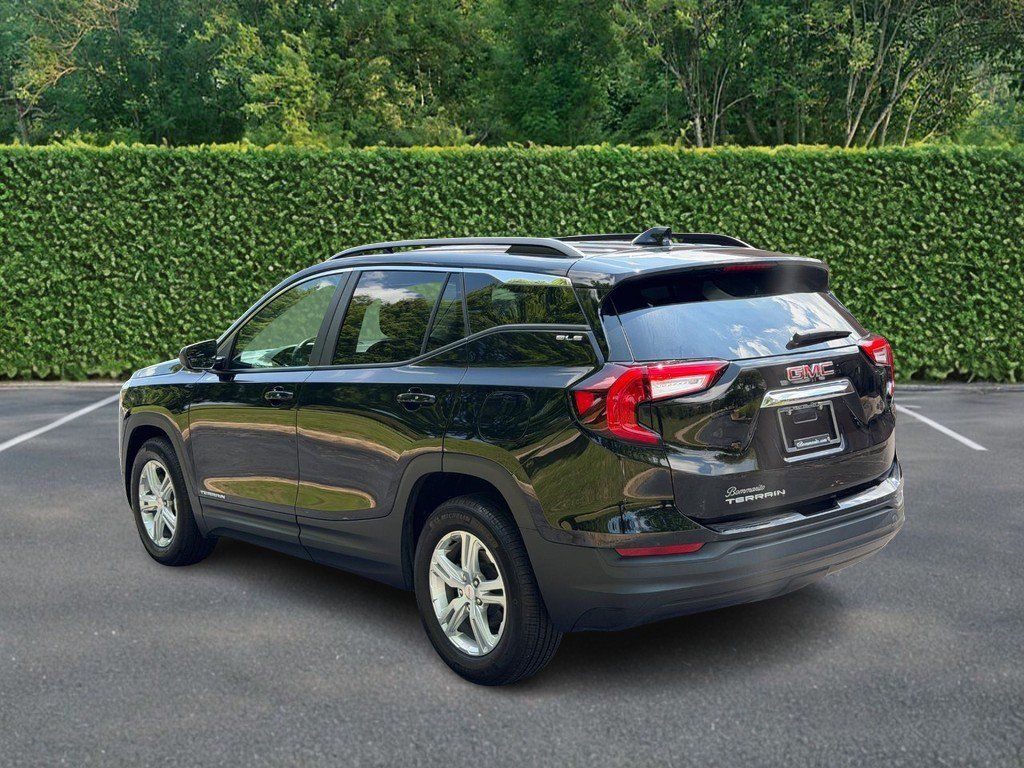 Used 2022 GMC Terrain SLE w/ Driver Convenience Package FWD image 6
