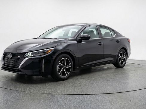 Used 2025 Nissan Sentra SV image 3