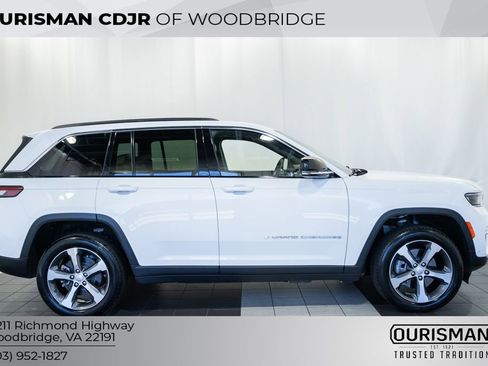 Used 2023 Jeep Grand Cherokee 4WD 4xe w/ Luxury Tech Group II image 3