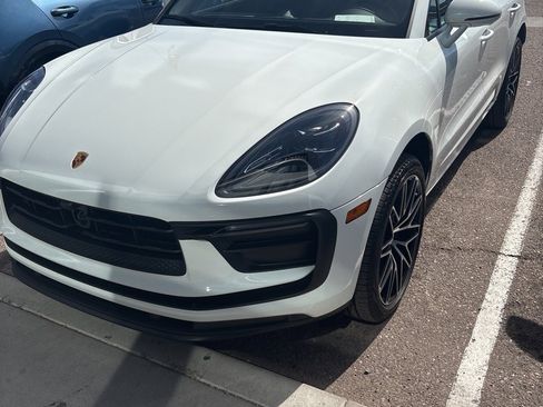 Used 2024 Porsche Macan image 1