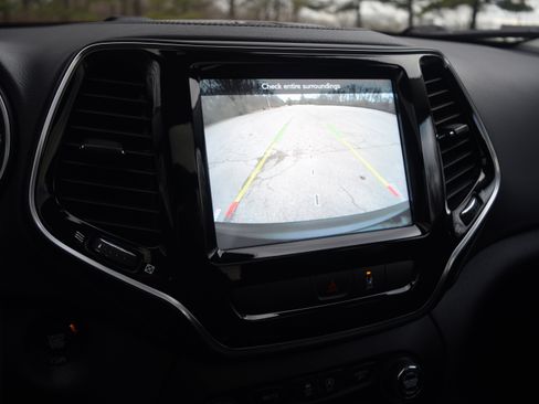 Used 2022 Jeep Cherokee Limited image 10