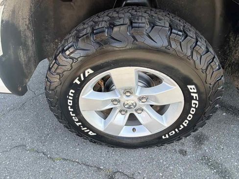 Used 2018 RAM 1500 ST w/ SXT Appearance Group AWD/4WD image 10